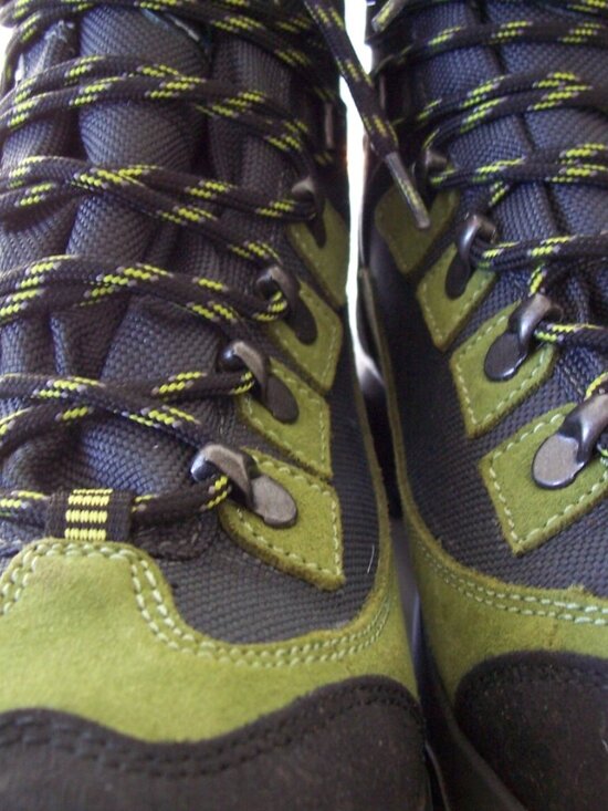 Lytos Green& Black Waterproof Designed in Italy SizeUS9 EU423. Superb Condition main image 8